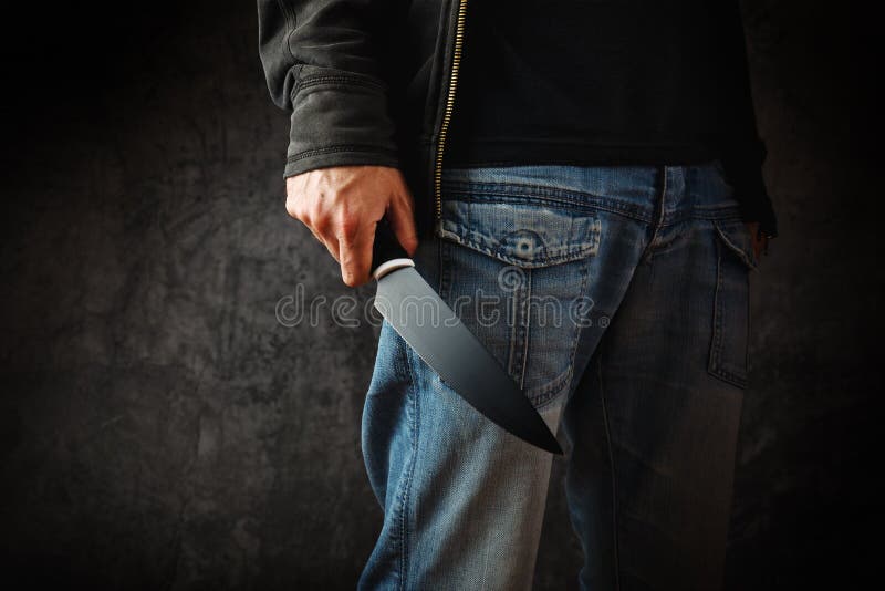 Cuchillo brillante del control malvado del hombre, asesino en la acción fotografía de archivo libre de regalías Cuchillo brillante del control malvado del hombre, asesino en la acción fotografía de archivo libre de regalías