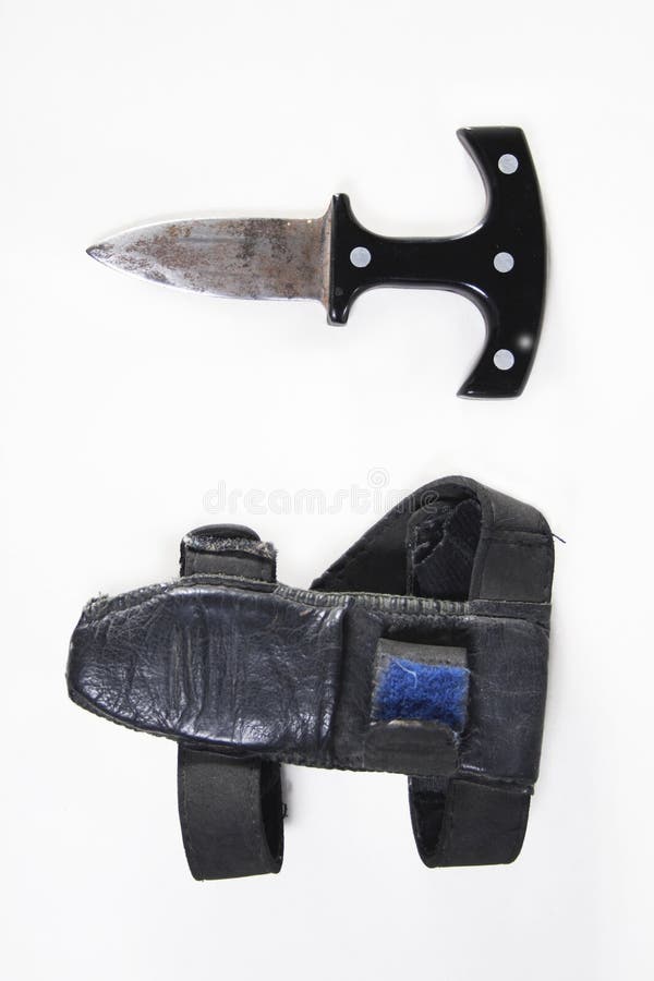 4,366 Cuchillo Militar Negro En Blanco Fotos de stock - Fotos libres de  regalías de Dreamstime