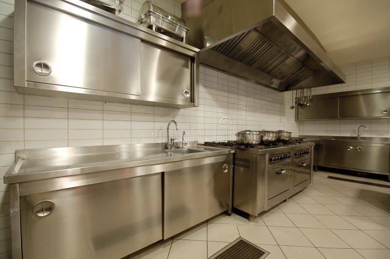 Cucina moderna nel ` del ristorante immagini stock libere da diritti Cucina moderna nel ` del ristorante immagini stock libere da diritti