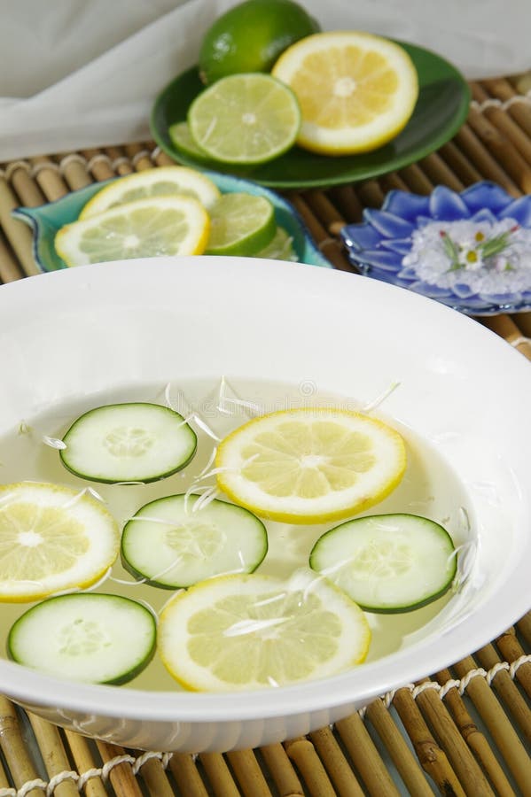 A cucumber-citrus aromatherapy bath. A cucumber-citrus aromatherapy bath.