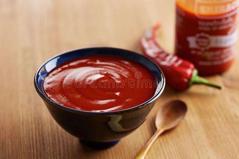 Cuenco de salsa del sriracha
