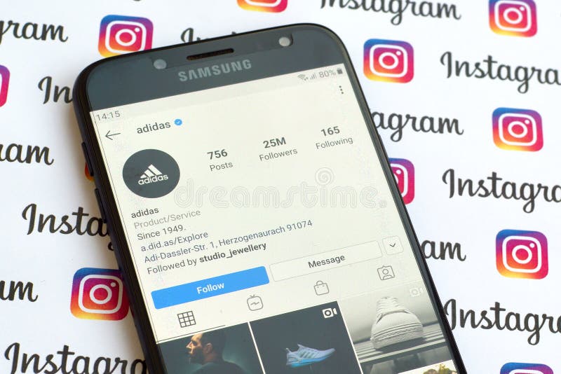 Cuenta Oficial De Instagram De Adidas En La Pantalla Del Smartphone En Una  Pancarta De Instagram Foto editorial - Imagen de poste, editorial: 168035946