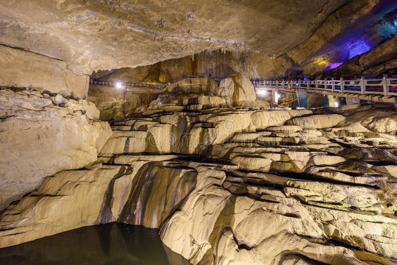Cueva de piedra caliza, área escénica de Jiuxiang, Yunnan, China imagenes de archivo Cueva de piedra caliza, área escénica de Jiuxiang, Yunnan, China imagenes de archivo