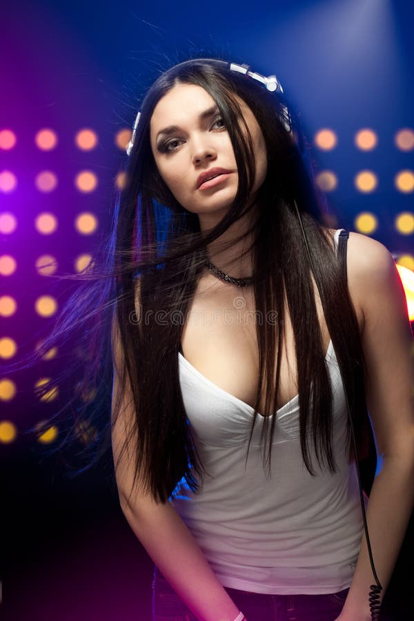 Bella DJ con cuffie immagine stock libera da diritti