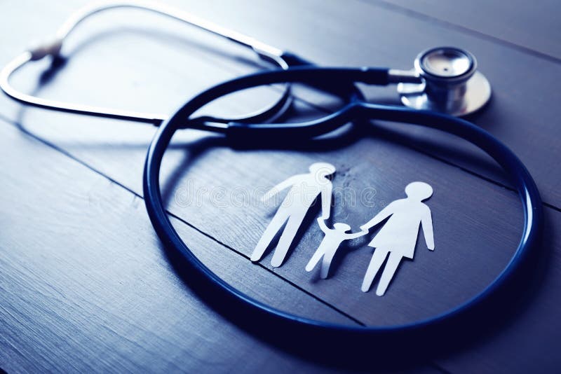 Cuidados médicos da família e conceito do seguro foto de stock Cuidados médicos da família e conceito do seguro foto de stock