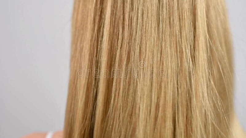 Cuidados Penteados. Lindo Cabelo Liso. Mulher Move Cabelos Longos