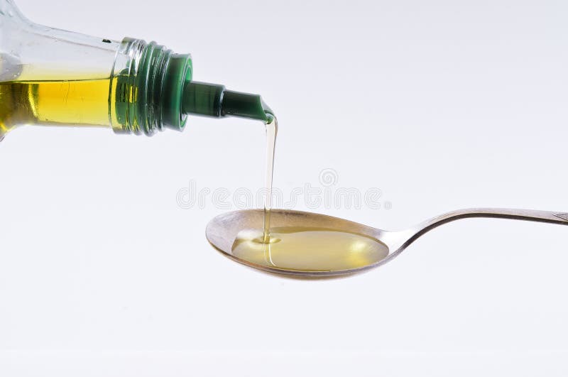 Cuillère d'huile d'olive photo stock. Image du haut ...