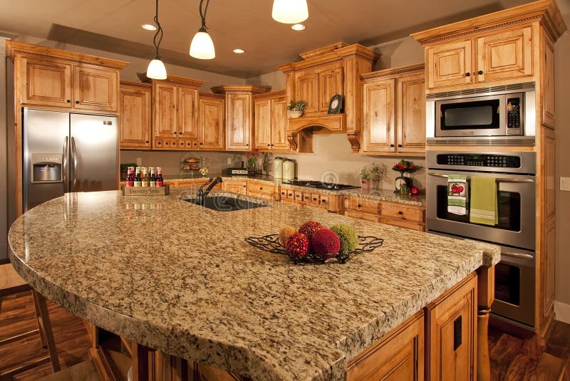 Cuisine à La Maison Centrale D'île Moderne Images libres ...