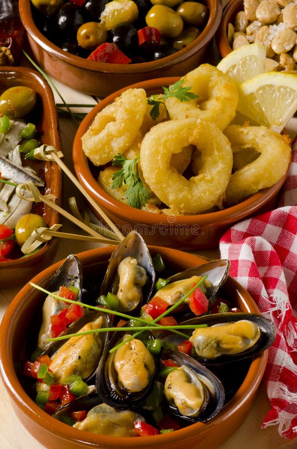 Cuisine Espagnole. Tapas. Plateau Des Montaditos. Image stock Image