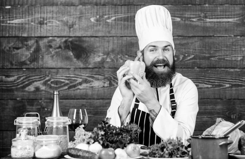 Culinair receptenconcept Verste mogelijke ingredi?nten De verse organische groenten van het chef-kokgebruik voor schotel Vegetari stock foto's Culinair receptenconcept Verste mogelijke ingredi?nten De verse organische groenten van het chef-kokgebruik voor schotel Vegetari stock foto's