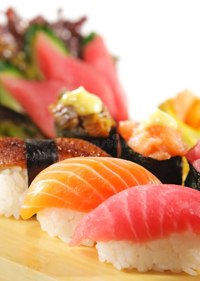 Culinária japonesa - jogo do sushi imagens de stock royalty free Culinária japonesa - jogo do sushi imagens de stock royalty free
