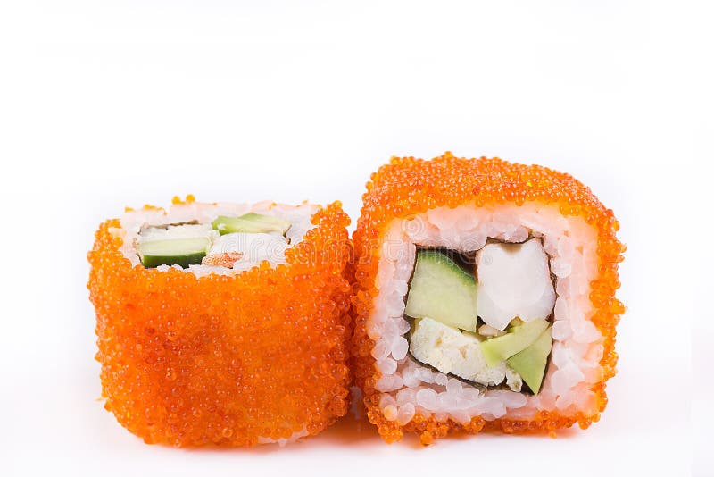 Culinária japonesa, sushi ajustado: sushi e rolos de sushi no caviar com pepino, camarão, abacate e omeleta em um fundo branco fotos de stock Culinária japonesa, sushi ajustado: sushi e rolos de sushi no caviar com pepino, camarão, abacate e omeleta em um fundo branco fotos de stock