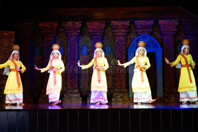 Culture de Champa, danseuses de femmes, exposition de danse traditionnelle, mon sanctuaire de fils, Vietnam images stock Culture de Champa, danseuses de femmes, exposition de danse traditionnelle, mon sanctuaire de fils, Vietnam images stock