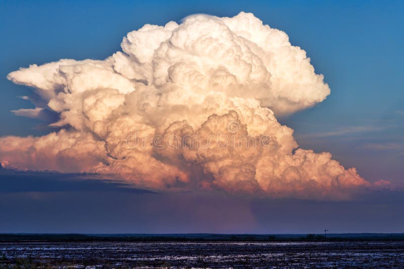 Cumulonimbus σύννεφο στοκ φωτογραφία με δικαίωμα ελεύθερης χρήσης