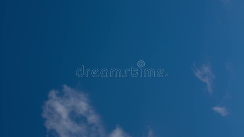 Cumulus clouds timelapse. lodrät video stock video