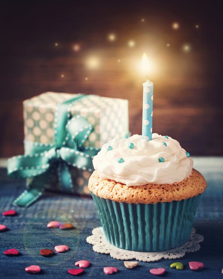 444,793 Birthday Cupcake Royalty-Free Images, Stock Photos & Pictures