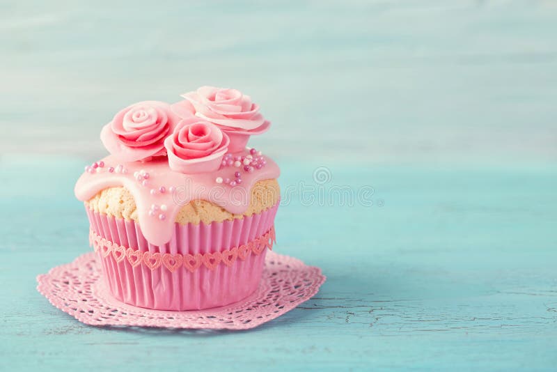 Cupcake with pink flowers