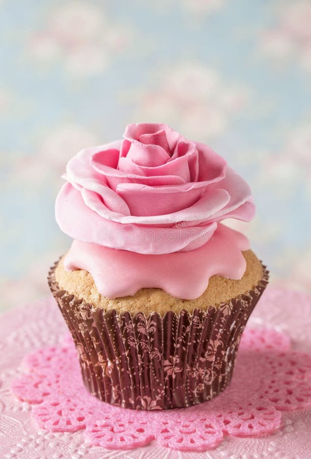 Cupcake with rose flower stock image. Image of frosting - 30851383