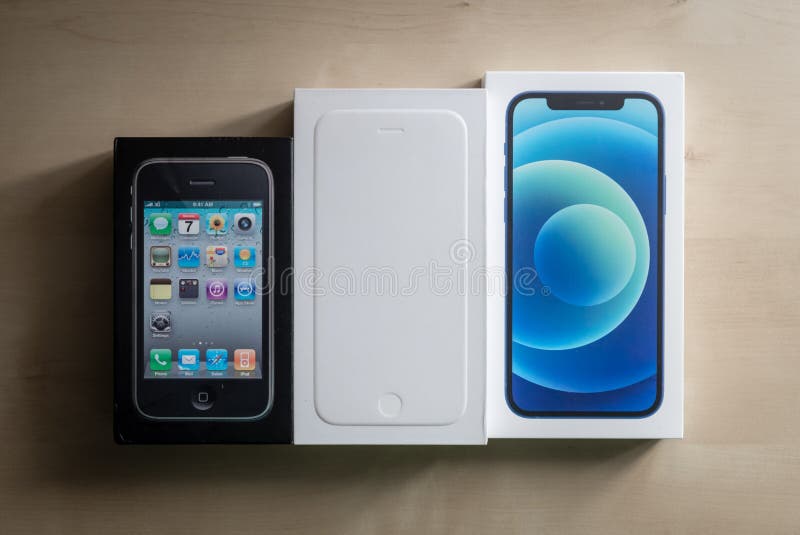 Memegang Apple Iphone 3 Gs Yang Rusak Foto Stok - Unduh Gambar