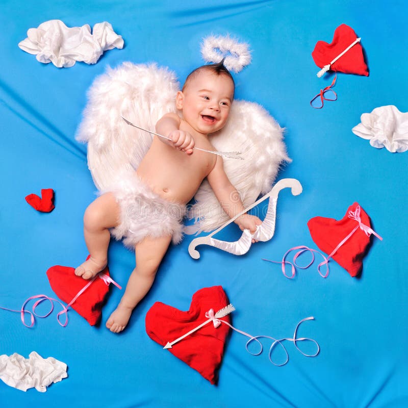 Cupidon de chéri avec des ailes d'ange photos stock Cupidon de chéri avec des ailes d'ange photos stock