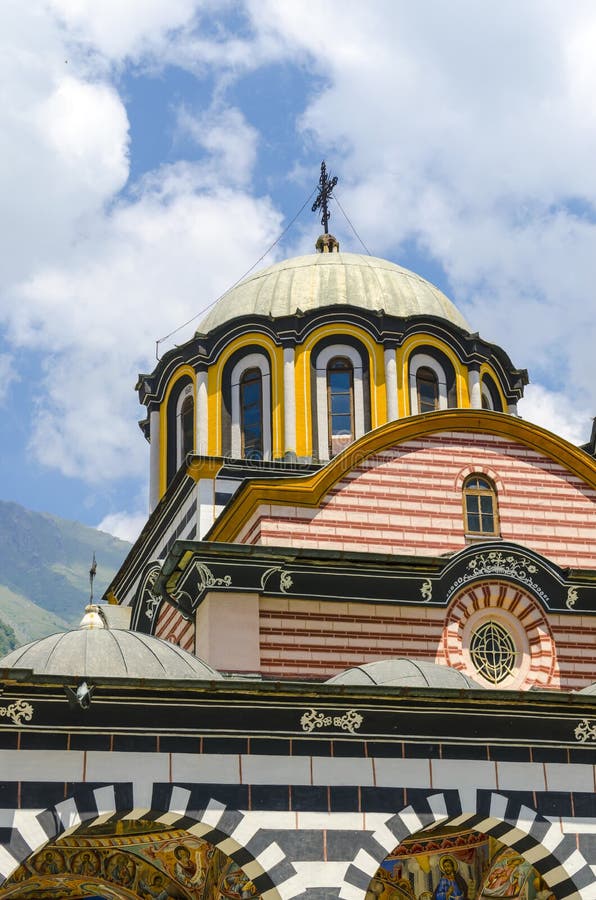Cupola della chiesa in Rila, Bulgaria immagini stock Cupola della chiesa in Rila, Bulgaria immagini stock