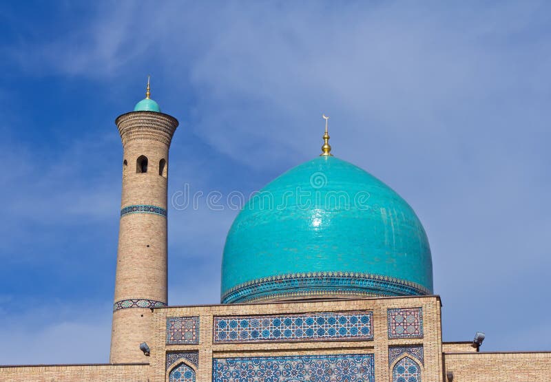 Cupola e minareto della moschea fotografia stock libera da diritti Cupola e minareto della moschea fotografia stock libera da diritti