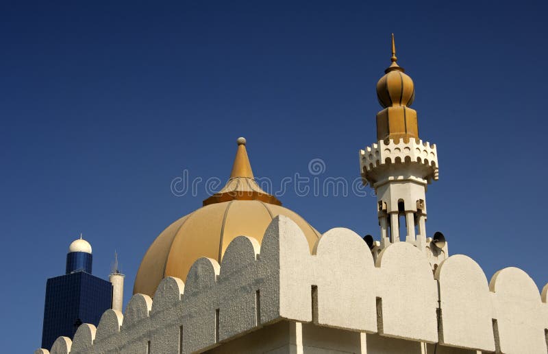 Cupola e minareto di una moschea fotografia stock libera da diritti Cupola e minareto di una moschea fotografia stock libera da diritti