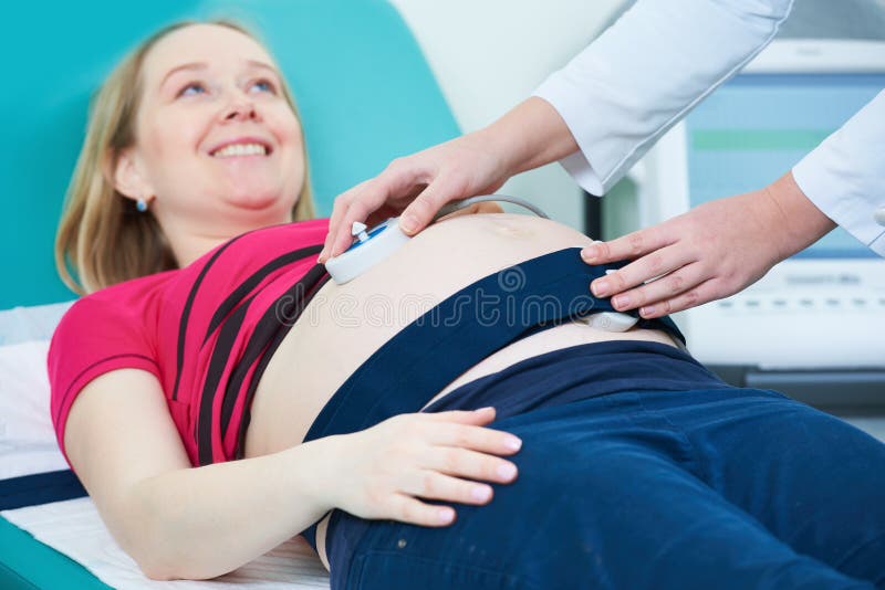 Cura di gravidanza esame fetale di battito cardiaco di cardiotocography
