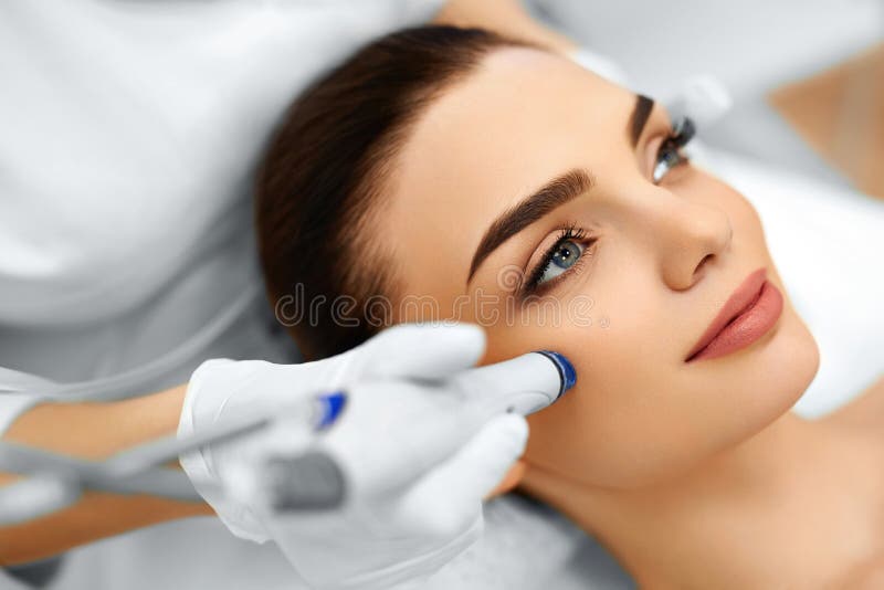 Cura di pelle del fronte Idro trattamento facciale della sbucciatura di Microdermabrasion