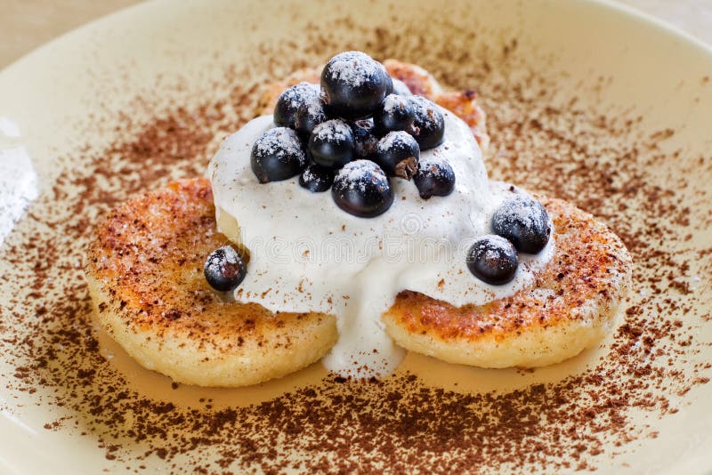 Curd with cream and currants royalty free stock photo