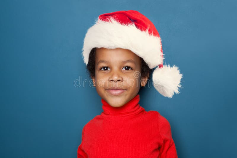 Étudiant Curieux Mignon D'écolier D'enfant Afro-américaine 6 Ans Sur Le  Bleu Backgroung. Portrait Noir De Garçon D'enfant Image stock - Image du  fond, mignon: 171303471