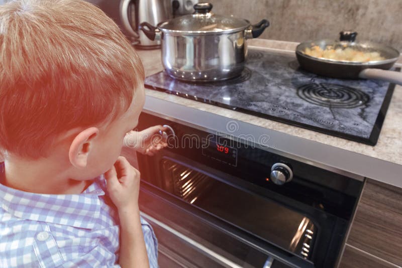 https://thumbs.dreamstime.com/b/curious-boy-playing-knobs-burning-oven-danger-children-kitchen-unsafe-home-accident-hot-stove-curious-child-playing-188924479.jpg