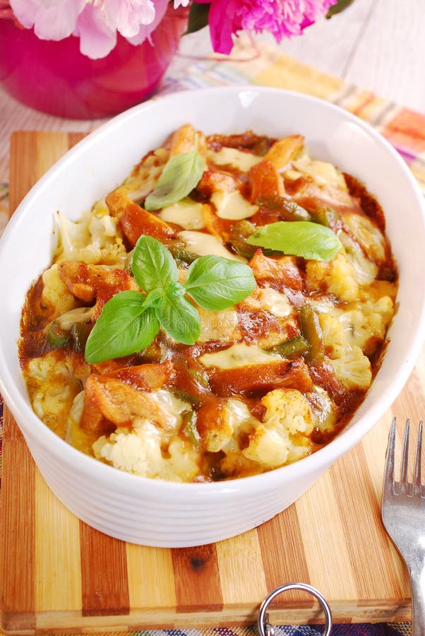 Curry'ego kurczaka potrawka z kalafiorem i grulą zdjęcia stock Curry'ego kurczaka potrawka z kalafiorem i grulą zdjęcia stock