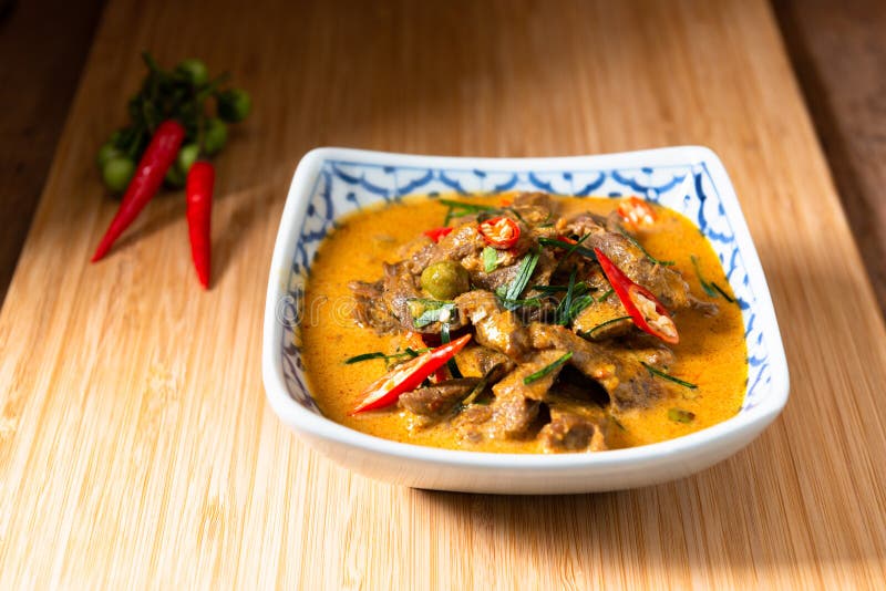 Curry Mit Rindfleisch-Rezept (Panang Neua) Stockfoto - Bild von fleisch ...