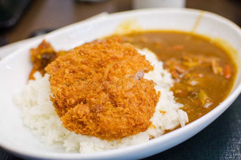 Curry rice with deep fried pork