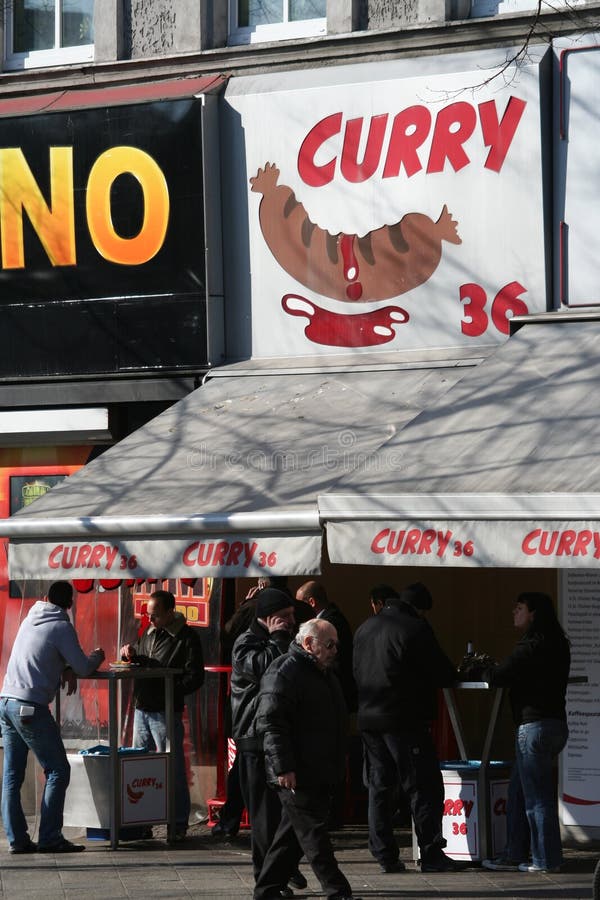 Currywurst mellanmålstång, berlin, germany arkivfoto Currywurst mellanmålstång, berlin, germany arkivfoto