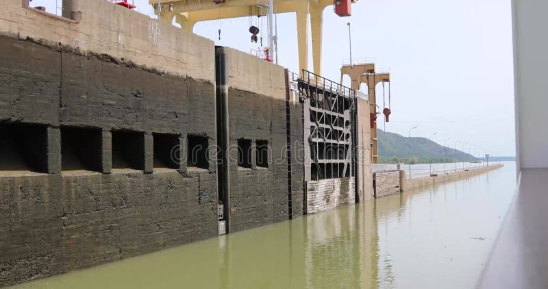 Curso de bloqueio hidroelétrico do barco