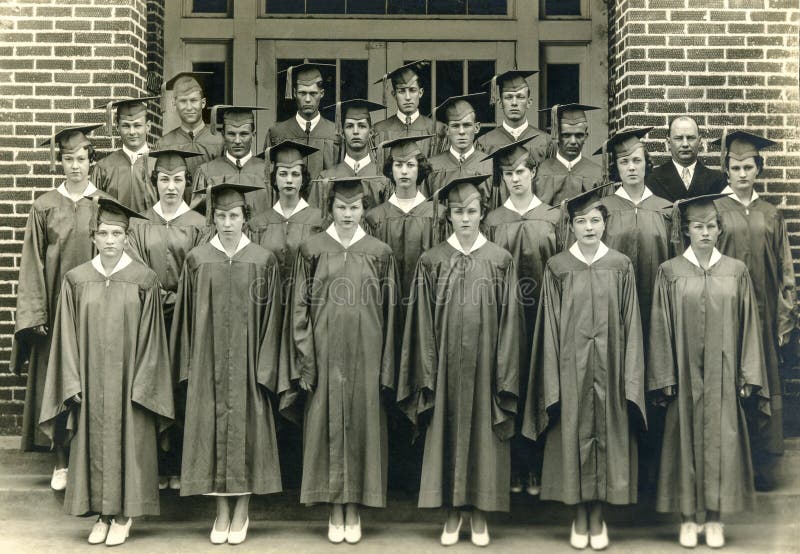 Curso de graduación de la escuela secundaria de los años 30 de la era de la Gran Depresión imagen de archivo Curso de graduación de la escuela secundaria de los años 30 de la era de la Gran Depresión imagen de archivo