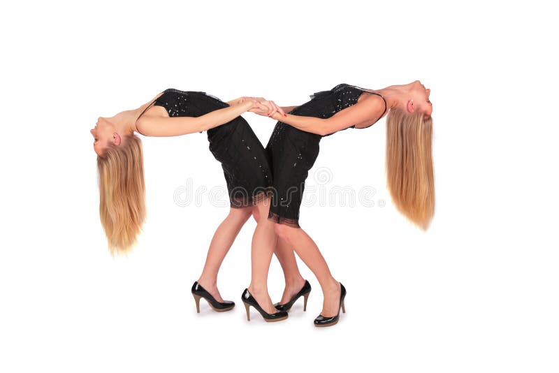 Gémeas curvam-se por trás fotos de stock royalty free