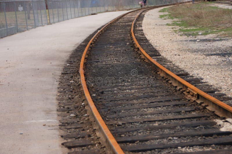 Curved train tracks