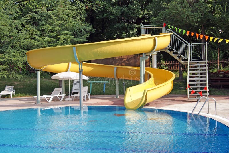 Curved water slide