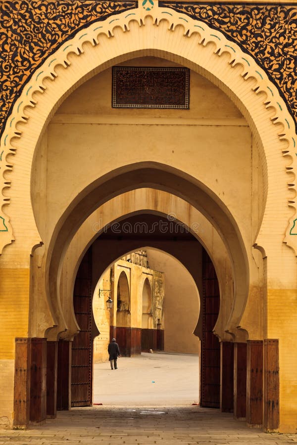Curving arches into mosque courtyard in Fez