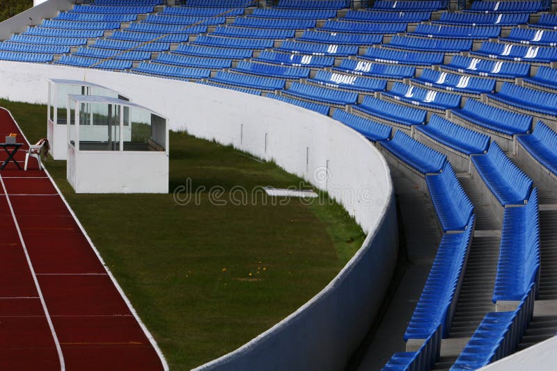 Curving stadium