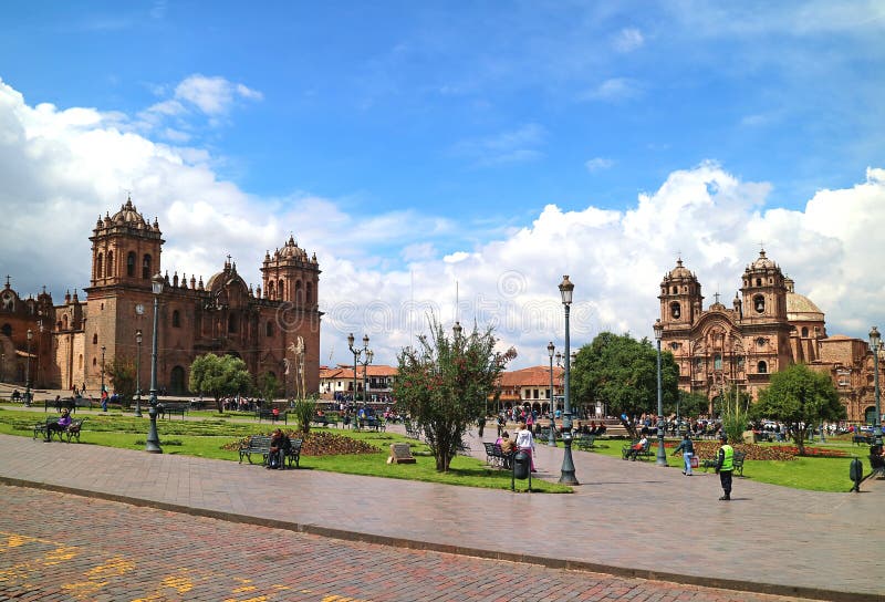 Cusco, Peru, o 5 de maio de 2018, catedral de Cusco e o Iglesia de la Compania de Jesus na plaza de Armas fotografia de stock royalty free Cusco, Peru, o 5 de maio de 2018, catedral de Cusco e o Iglesia de la Compania de Jesus na plaza de Armas fotografia de stock royalty free