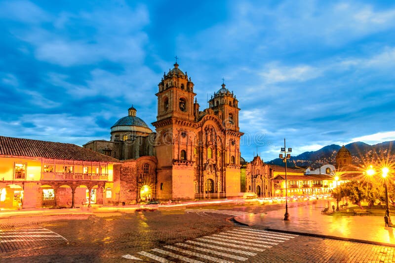 Cusco, Peru - Plaza de Armas e igreja da sociedade de Jesus fotos de stock Cusco, Peru - Plaza de Armas e igreja da sociedade de Jesus fotos de stock