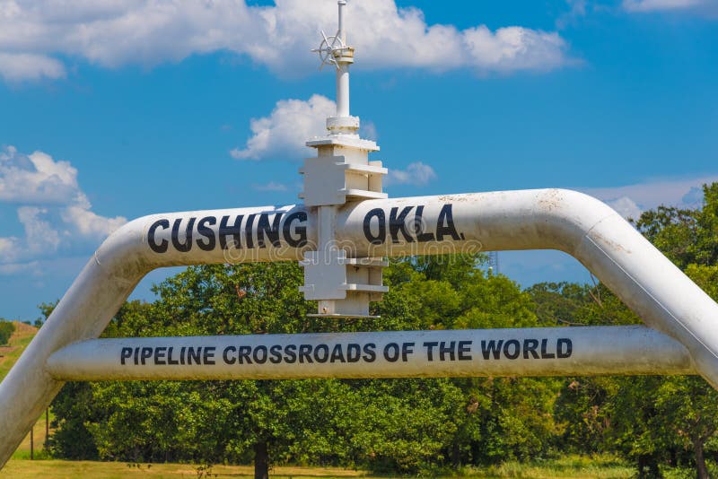 https://thumbs.dreamstime.com/b/cushing-oklahoma-oil-pipeline-largest-storage-location-world-79931222.jpg