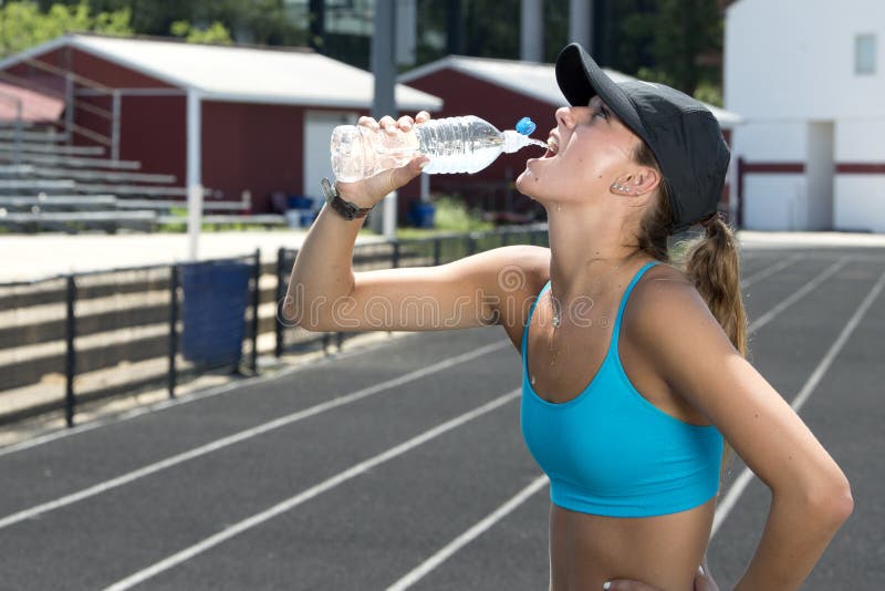 Cute and Beautiful Teen Girl Fitness Model Outside Stock Image - Image of  high, bottle: 107538757