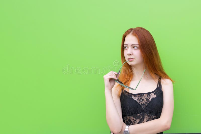 Tổng hợp hình nền Green background girl photo cho bé gái cực xinh
