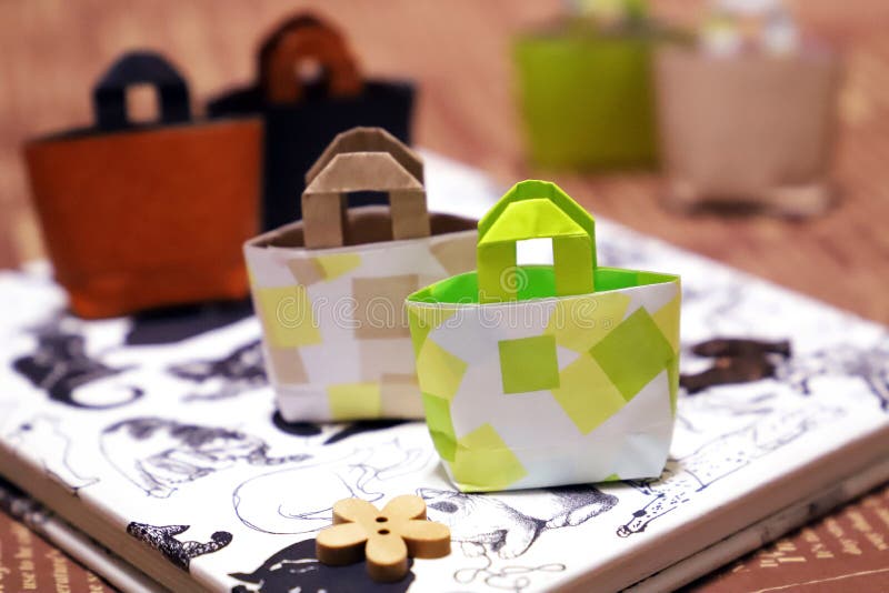 DIY Origami Paper Bag with Handles - Easy School Hack for Stylish Gift Bags!