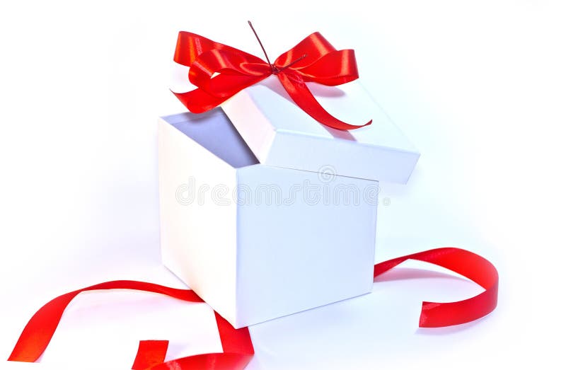 Cutie albă cu panglică roșie și arc roșu stock photography
